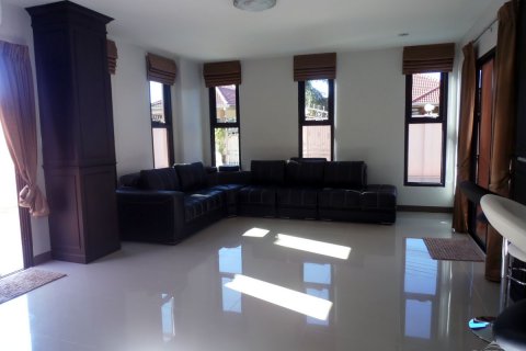 Casa de 6 dormitorios en Jomtien Beach, Pattaya, Tailandia № 20309 - foto 4