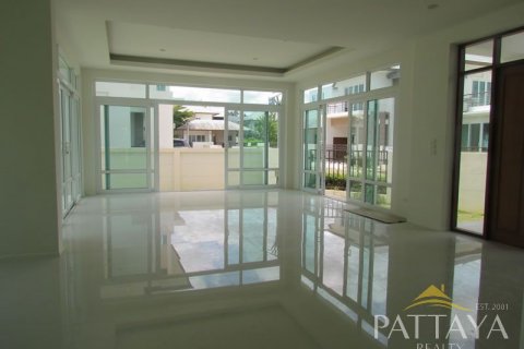 Casa de 4 dormitorios en Pattaya, Tailandia № 21101 - foto 5