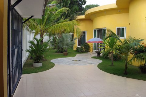 Casa de 5 dormitorios en Pattaya, Tailandia № 23095 - foto 18