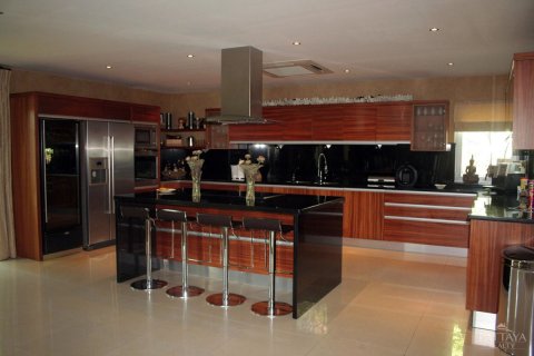 Casa de 5 dormitorios en Pattaya, Tailandia № 23870 - foto 11