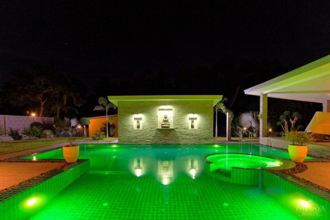 Casa de 4 dormitorios en Pattaya, Tailandia № 20160 - foto 17