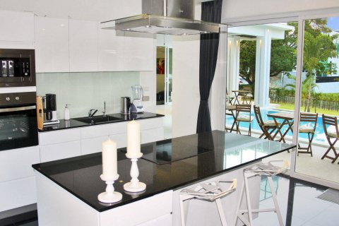 Casa de 5 dormitorios en Pattaya, Tailandia № 22157 - foto 3