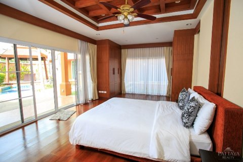 Casa de 5 dormitorios en Pattaya, Tailandia № 24357 - foto 20