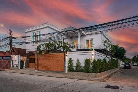 Casa de 5 dormitorios en Pattaya, Tailandia № 22501 - foto 19