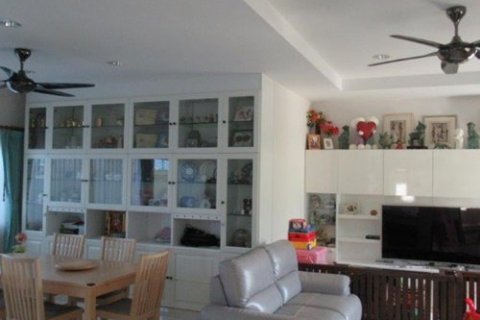 Casa de 4 dormitorios en Pattaya, Tailandia № 21614 - foto 2