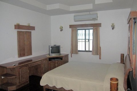 Casa de 6 dormitorios en Pattaya, Tailandia № 22952 - foto 16