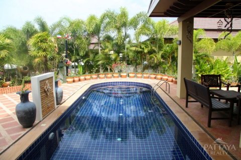 Casa de 4 dormitorios en Pattaya, Tailandia № 24381 - foto 6