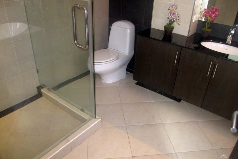 Casa de 4 dormitorios en Pattaya, Tailandia № 22599 - foto 19