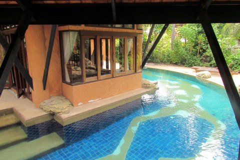 Casa de 4 dormitorios en Jomtien Beach, Pattaya, Tailandia № 20711 - foto 10