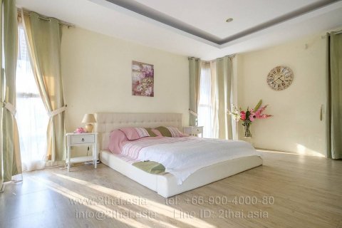 Casa de 4 dormitorios en Pattaya, Tailandia № 22216 - foto 16