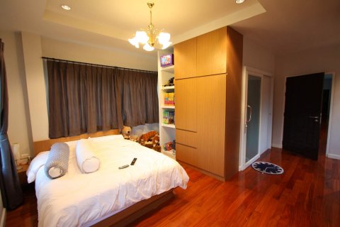 Casa de 5 dormitorios en Pattaya, Tailandia № 22396 - foto 16