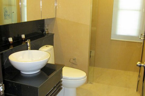 Casa de 4 dormitorios en Pattaya, Tailandia № 23289 - foto 17