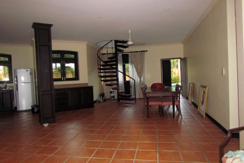 Casa de 4 dormitorios en Pattaya, Tailandia № 24068 - foto 4