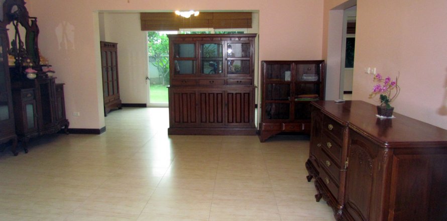 Casa de 3 dormitorios en Pattaya, Tailandia № 23424