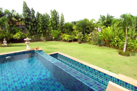 Casa de 4 dormitorios en Pattaya, Tailandia № 20738 - foto 22