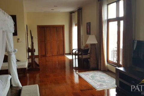 Casa de 4 dormitorios en Pattaya, Tailandia № 21419 - foto 15
