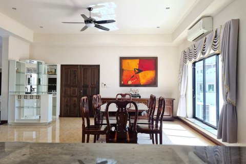 Casa de 6 dormitorios en Pattaya, Tailandia № 22401 - foto 23