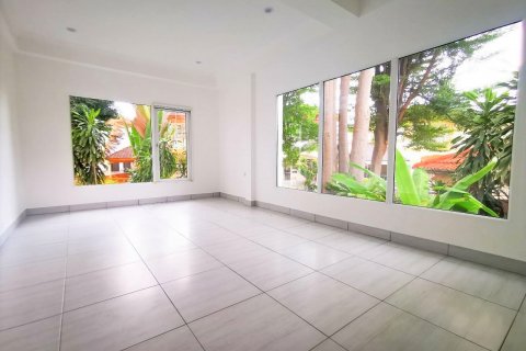 Casa de 6 dormitorios en Pattaya, Tailandia № 22391 - foto 3
