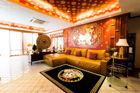 Casa de 4 dormitorios en Jomtien Beach, Pattaya, Tailandia № 22563