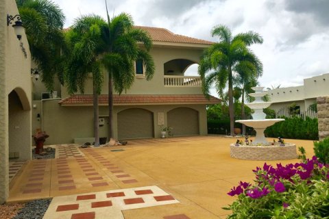 Casa de 6 dormitorios en Pattaya, Tailandia № 20166 - foto 2