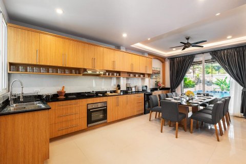 Casa de 5 dormitorios en Pattaya, Tailandia № 22501 - foto 3