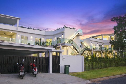 Casa de 5 dormitorios en Pattaya, Tailandia № 22157 - foto 16