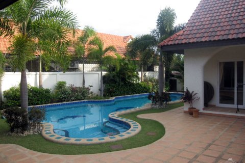 Casa de 4 dormitorios en Pattaya, Tailandia № 23049 - foto 13