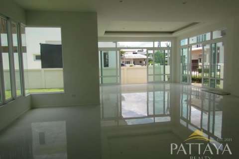 Casa de 4 dormitorios en Pattaya, Tailandia № 21101 - foto 6