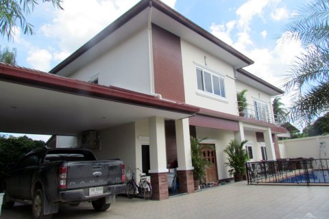 Casa de 4 dormitorios en Pattaya, Tailandia № 20381 - foto 2