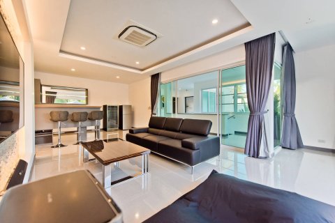 Casa de 5 dormitorios en Pattaya, Tailandia № 21797 - foto 25