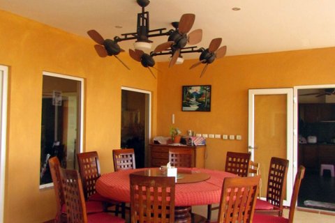 Casa de 5 dormitorios en Pattaya, Tailandia № 23797 - foto 8