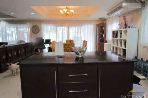 Casa de 4 dormitorios en Pattaya, Tailandia № 21473 - foto 11