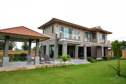 Casa de 4 dormitorios en Pattaya, Tailandia № 20794 - foto 2