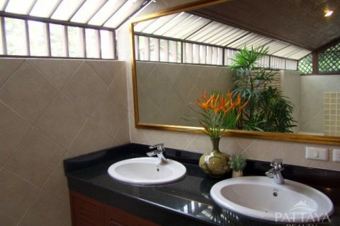 Casa de 4 dormitorios en Jomtien Beach, Pattaya, Tailandia № 19701 - foto 18