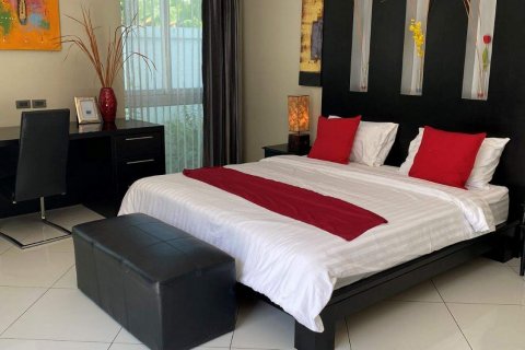 Casa de 5 dormitorios en Jomtien Beach, Pattaya, Tailandia № 22495 - foto 13