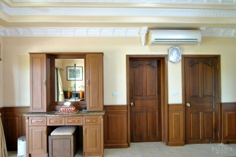 Casa de 5 dormitorios en Pattaya, Tailandia № 23417 - foto 15