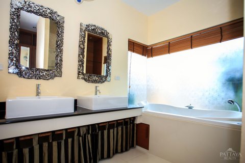 Casa de 5 dormitorios en Pattaya, Tailandia № 24357 - foto 3