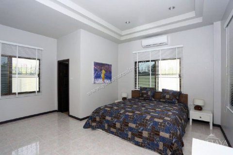 Casa de 4 dormitorios en Pattaya, Tailandia № 19859 - foto 11
