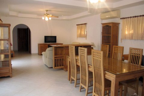 Casa de 4 dormitorios en Pattaya, Tailandia № 23049 - foto 12