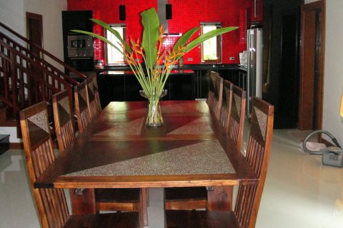 Casa de 4 dormitorios en Pattaya, Tailandia № 23209