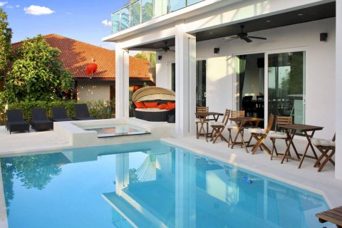 Casa de 5 dormitorios en Pattaya, Tailandia № 22157 - foto 24