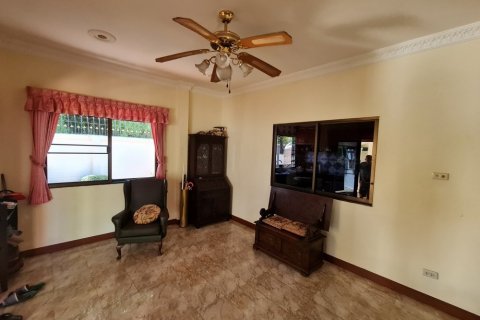 Casa de 4 dormitorios en Pattaya, Tailandia № 22375 - foto 3