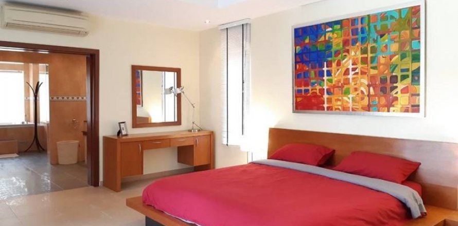 Casa de 5 dormitorios en Pattaya, Tailandia № 22133
