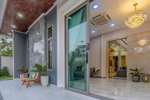 Casa de 5 dormitorios en Pattaya, Tailandia № 25045 - foto 3