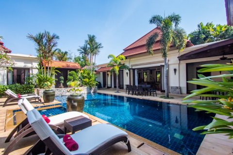 Casa de 4 dormitorios en Bang Tao, Tailandia № 3341