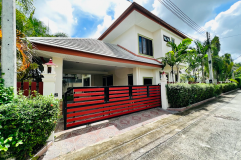 Casa de 4 dormitorios en Pattaya, Tailandia № 25752
