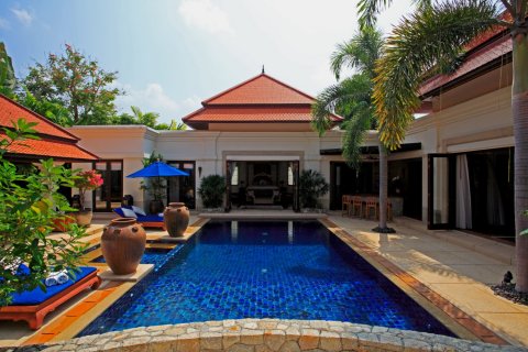 Casa de 4 dormitorios en Bang Tao, Tailandia № 3535