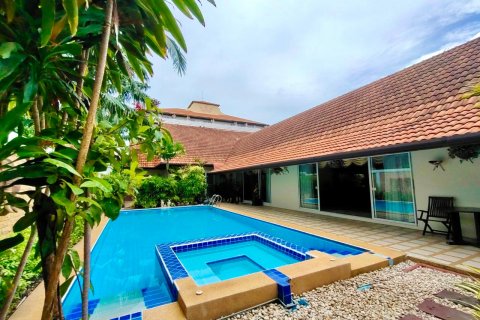 Casa de 4 dormitorios en Pattaya, Tailandia № 29165 - foto 14