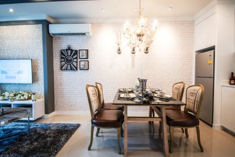 Sobre plano One Tower Pratamnak en Pattaya, Tailandia № 28017 - foto 1