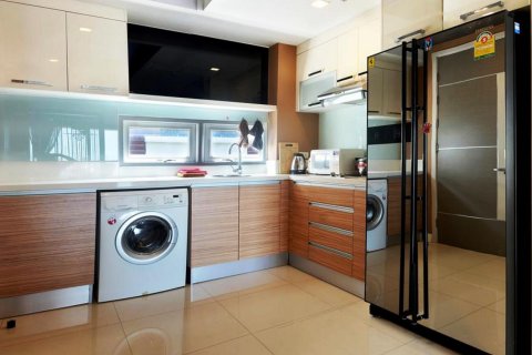 Sobre plano Apus en Pattaya, Tailandia № 27453 - foto 3